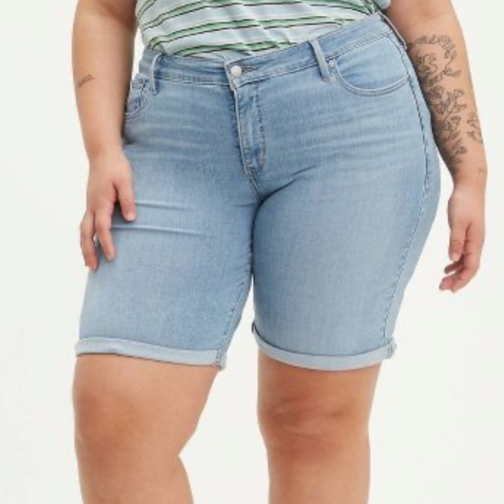 NWT Levi's plus size Women's Bermuda Jean cuffed Shorts